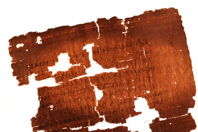 Fragment strony Ewangelii Judasza z napisem "Tajna relacja o objawieniu, które..., 2006 (zdjęcie ilustracyjne) autorstwa Kenneth Garrett