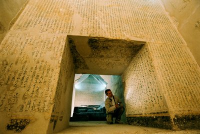 Egipt; archeologia; Stare Państwo; Sakkara, Audran Labrousse, misja francuska, Pepi I, grobowiec autorstwa Kenneth Garrett