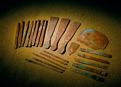 Egipt; Archeologia; Stare Państwo; Sakkara, Grobowiec Qar, Qar, Lekarz, miedź, narzędzia,... autorstwa Kenneth Garrett