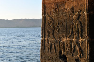 Ostatni faraon, MM7836, Egipt, Świątynia Philae, Asuan, Ptolemeusz, Świątynia Izydy, 2011 (foto) autorstwa Kenneth Garrett