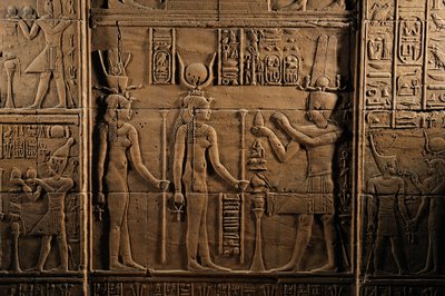Ostatni faraon MM7836, Egipt, Świątynia Philae, Asuan, Ptolemeusze, Świątynia Izydy, Ptolemeusz I..., 2011 (foto) autorstwa Kenneth Garrett