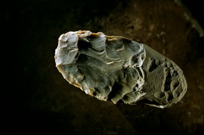 Peopling the Americas, Stone Axe, Gault site, Teksas, Ameryka, 2000 (zdjęcie) autorstwa Kenneth Garrett