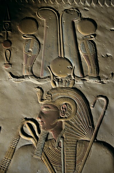 Relief ze świątyni Setiego I w Abydos, Egipt, Abydos; rzeźba; postać; Seti; bóg; korona..., 2005 (zdjęcie) autorstwa Kenneth Garrett