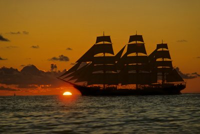 Square Rigger; Dar Pormorza, Sail race, Operation Sail Tall Ships; Sail Training Assoc... autorstwa Kenneth Garrett