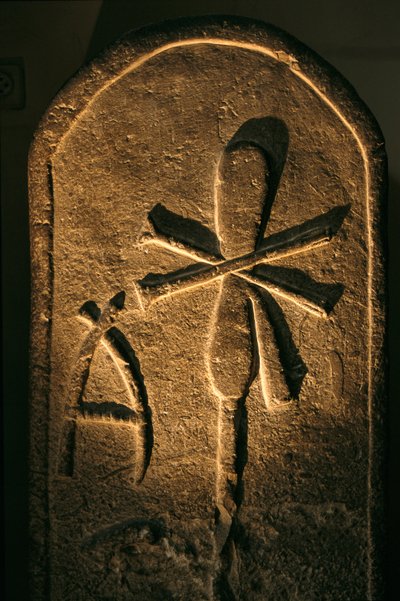 Stela królowej z 1. dyanastii, Abydos, Egipt; Muzeum Egipskie, Kair, 2005 (zdjęcie) autorstwa Kenneth Garrett