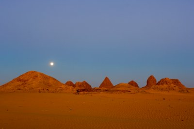 Piramida Taharka, Piramida Aspelta, cmentarzysko z 25. dynastii, Nuri, Sudan, Nubia, Nub..., 2007 (zdjęcie) autorstwa Kenneth Garrett