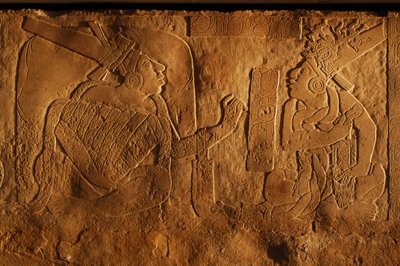 Ława tronowa Świątyni 19, Palenque, Meksyk, rzeźba Akhal Mo Nab, 2005 (zdjęcie) autorstwa Kenneth Garrett