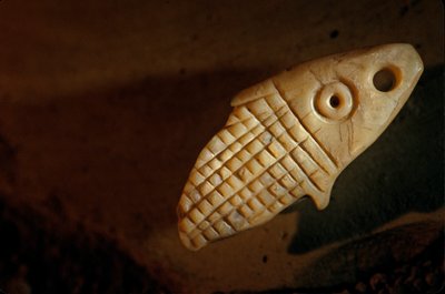 Urkesh, Imperium Hurryjskie, Syria, 2400 p.n.e., Giorgio Buccellati, ryba z masy perłowej, 2004 (zdjęcie ilustracyjne) autorstwa Kenneth Garrett