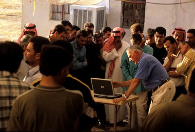 Urkesh, Imperium Hurryjskie, Syria, 2400 p.n.e., Giorgio Buccellati dzieli się odkryciami z..., 2004 (zdjęcie) autorstwa Kenneth Garrett