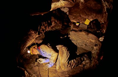 Kim byli pierwsi Amerykanie, Timothy Heaton, wykopaliska, On your Knees Cave, Prince..., 2008 (zdjęcie) autorstwa Kenneth Garrett