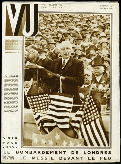 Portret Franka Billingsa Kellogga (1856-1937), amerykańskiego polityka, senatora stanu Minnesota i sekretarza stanu w latach 1925-1929 oraz Pokojowej Nagrody Nobla w 1929 roku, podczas przemówienia na kongresie amerykańskim. Fotografia keystone na okładkę  autorstwa Keystone View Company