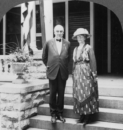 Prezydent i pani Harding w ich domu, Marion, Illinois, USA, c1921-c1923 autorstwa Keystone View Company