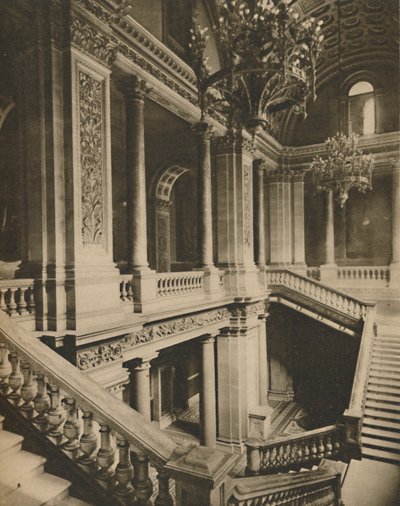 „Marmurowe balustrady klatki schodowej w Ministerstwie Spraw Zagranicznych”, ok. 1935. autorstwa King