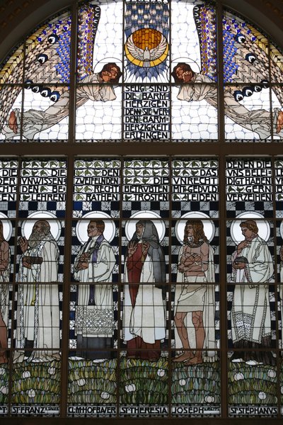 witraże kościoła Am Steinhof (kościół Leopolda), Wiedeń, Austria (foto) autorstwa Koloman Moser