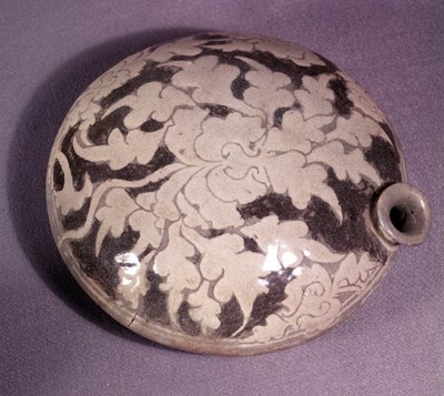 Art coreen: porcelanowa butelka wina (lub butelka). Okres Koryo autorstwa Korean School