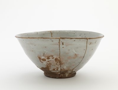Misa, koniec XVI-początek XVII w. (porcelana z prześwitującą glazurą, naprawy złotym i czerwonym lakierem) autorstwa Korean School