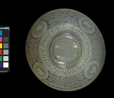 Miska z żurawiami i chmurami, ok.1150-1200 (kamionka szkliwiona seledynem) autorstwa Korean School
