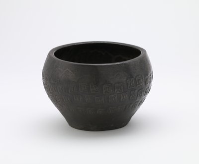 Misa z płaskorzeźbionymi wzorami, XVI-XVII w. autorstwa Korean School