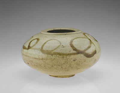 Słój z rysunkiem smoka, prowincja Hwanghaedo, okres Choson, II poł. XVII w. (porcelana z żelazną dekoracją pod przezroczystą glazurą) autorstwa Korean School