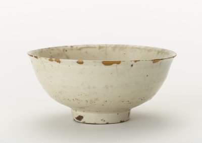 Miseczka do herbaty (koraijawan), koniec XVI-początek XVII w. (porcelana z przeźroczystą emalią, naprawy złotym lakierem) autorstwa Korean School