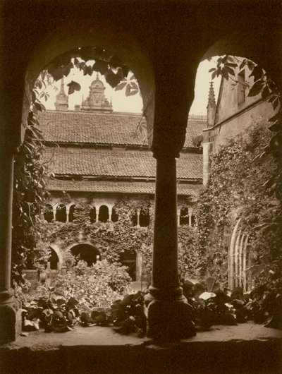 Hildesheim, katedra, klasztor; Hildesheim, krużganek katedralny (zdjęcie czarno-białe) autorstwa Kurt Hielscher