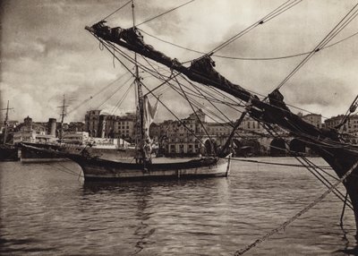 Włochy: Civitavecchia (zdjęcie czarno-białe) autorstwa Kurt Hielscher
