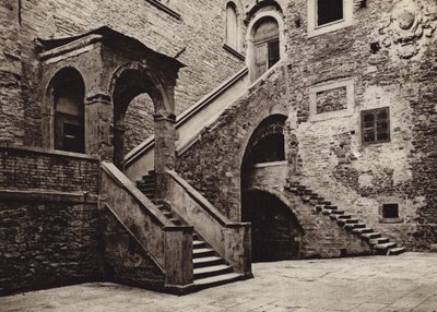 Włochy: Cortona, Palazzo Pretorio (zdjęcie czarno-białe) autorstwa Kurt Hielscher