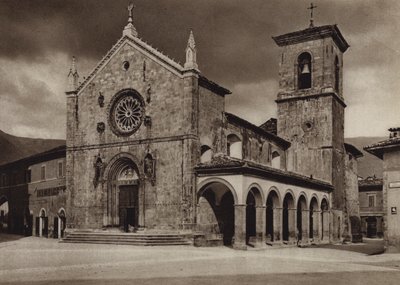 Włochy: Norcia, S Benedetto (zdjęcie czarno-białe) autorstwa Kurt Hielscher
