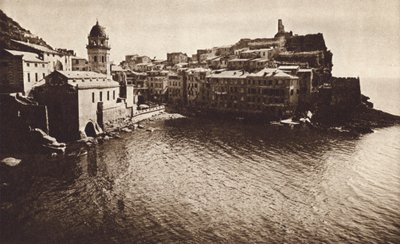 Włochy: Vernazza, Riwiera (zdjęcie czarno-białe) autorstwa Kurt Hielscher