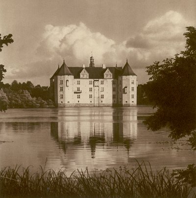 Schloss Glucksburg koło Flensburga (Szlezwik); Zamek Glucksburg niedaleko Flensburga (Szlezwik) (zdjęcie czarno-białe) autorstwa Kurt Hielscher