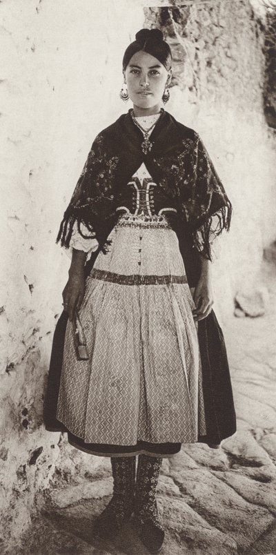 Hiszpania: kostium Lagartera, prowincja Toledo (zdjęcie czarno-białe) autorstwa Kurt Hielscher