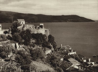 Jugosławia: Castelnuovo nad Zatoką Cattaro (zdjęcie czarno-białe) autorstwa Kurt Hielscher