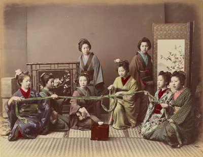 (Konkonchiki) Japońska gra z dziewczyną, ok. 1880 r. autorstwa Kusakabe Kimbei