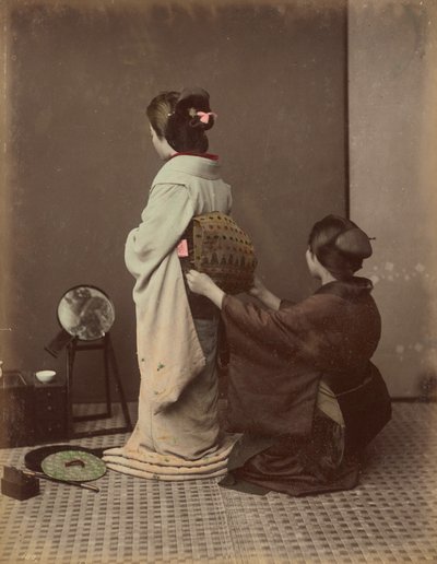 Ubieranie obi autorstwa Kusakabe Kimbei