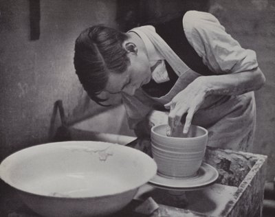 Ceramika w Eton (zdjęcie czarno-białe) autorstwa Laszlo Moholy-Nagy