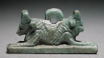 Amulet lwa z głową byka, okres saite, 715-656 pne (niebiesko-zielony fajans) autorstwa Late Period Egyptian