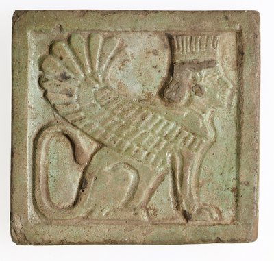 Tablica ze skrzydlatym perskim sfinksem, ok. 525-401 pne (odlewany fajans) autorstwa Late Period Egyptian