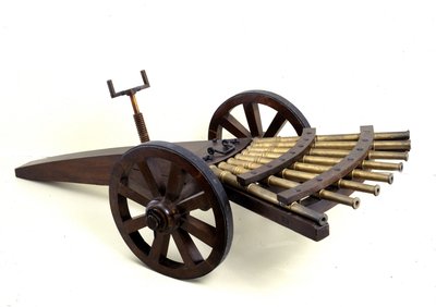 Działo wielotrzonowe. Model z rysunku Leonarda da Vinci (Leonardo da Vinci). Muzeum Nauki i Techniki, Mediolan. autorstwa Leonardo da (after) Vinci