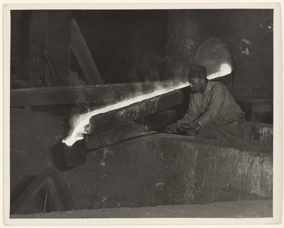 [Pomocnik frezera, Baldwin Locomotive Works, Eddystone, Pensylwania]. autorstwa Lewis W. Hine