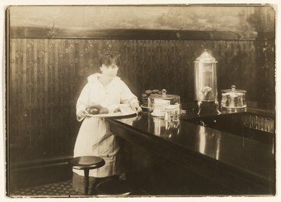 Kelnerka autorstwa Lewis W. Hine
