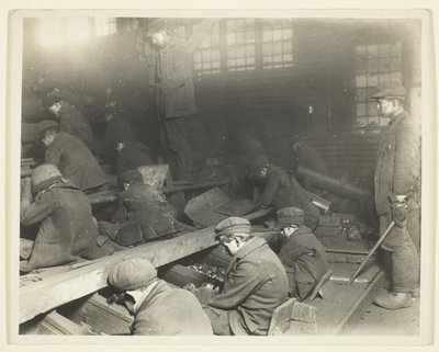 Widok pracowników w łamaczu Ewen firmy Pennsylvania Coal Company autorstwa Lewis Wickes Hine