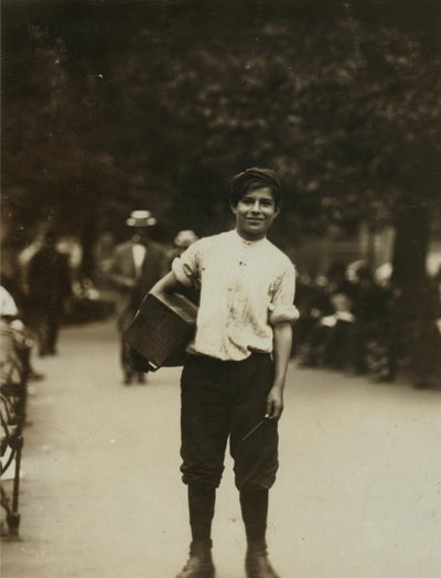 Młody pucybut pracujący na Union Square w Nowym Jorku autorstwa Lewis Wickes Hine