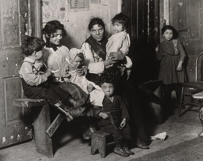 Włoski dom w pobliżu Hull House, Chicago, 1910 autorstwa Lewis Wickes Hine