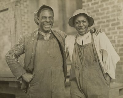Pracownicy przędzalni bawełny autorstwa Lewis Wickes Hine