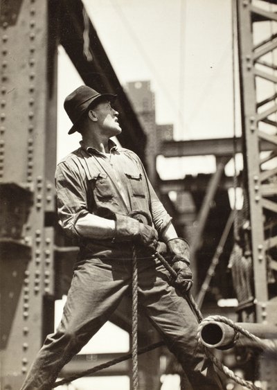 Operator dźwigu na Empire State Building autorstwa Lewis Wickes Hine