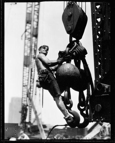 Na wyciągu, Empire State Building, 1931 autorstwa Lewis Wickes Hine