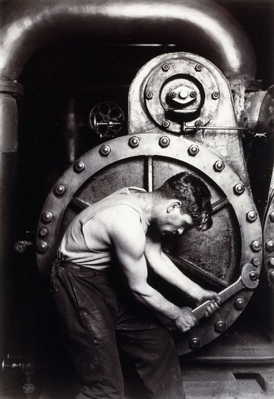 Mechanik elektrowni, ok. 1924; autorstwa Lewis Wickes Hine