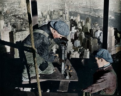 Nitowanie ostatnich śrub na maszcie porannym budynku Empire State, ok. 1931 r. autorstwa Lewis Wickes Hine