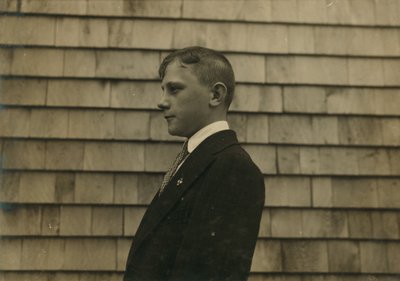 Osadnik, zamiatacz i sprzątacz w niedzielnym ubraniu, Fall River, Massachusetts autorstwa Lewis Wickes Hine