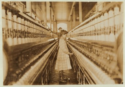 Przędzarka w Lancaster Cotton Mills, Południowa Karolina, 1908 autorstwa Lewis Wickes Hine